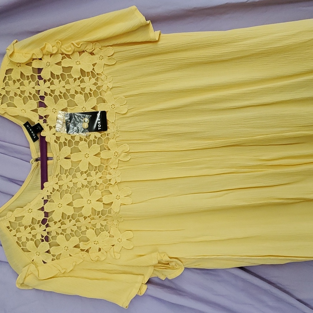 Torrid Yellow Crinkle Gauze Crochet Blouse size 1